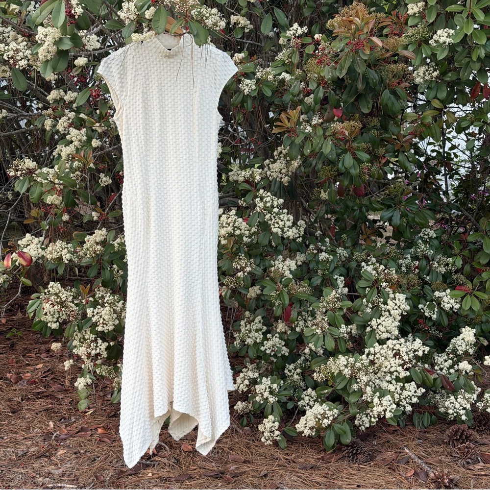 Karen Millen Ivory Textured Sheath Dress Asymmetrical Hem Cap Sleeve NWT Small